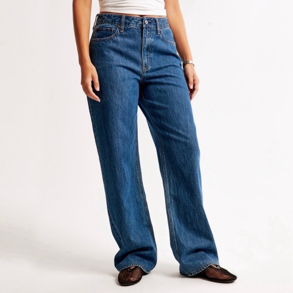 curve love high rise loose jean - Picture 2 of 9